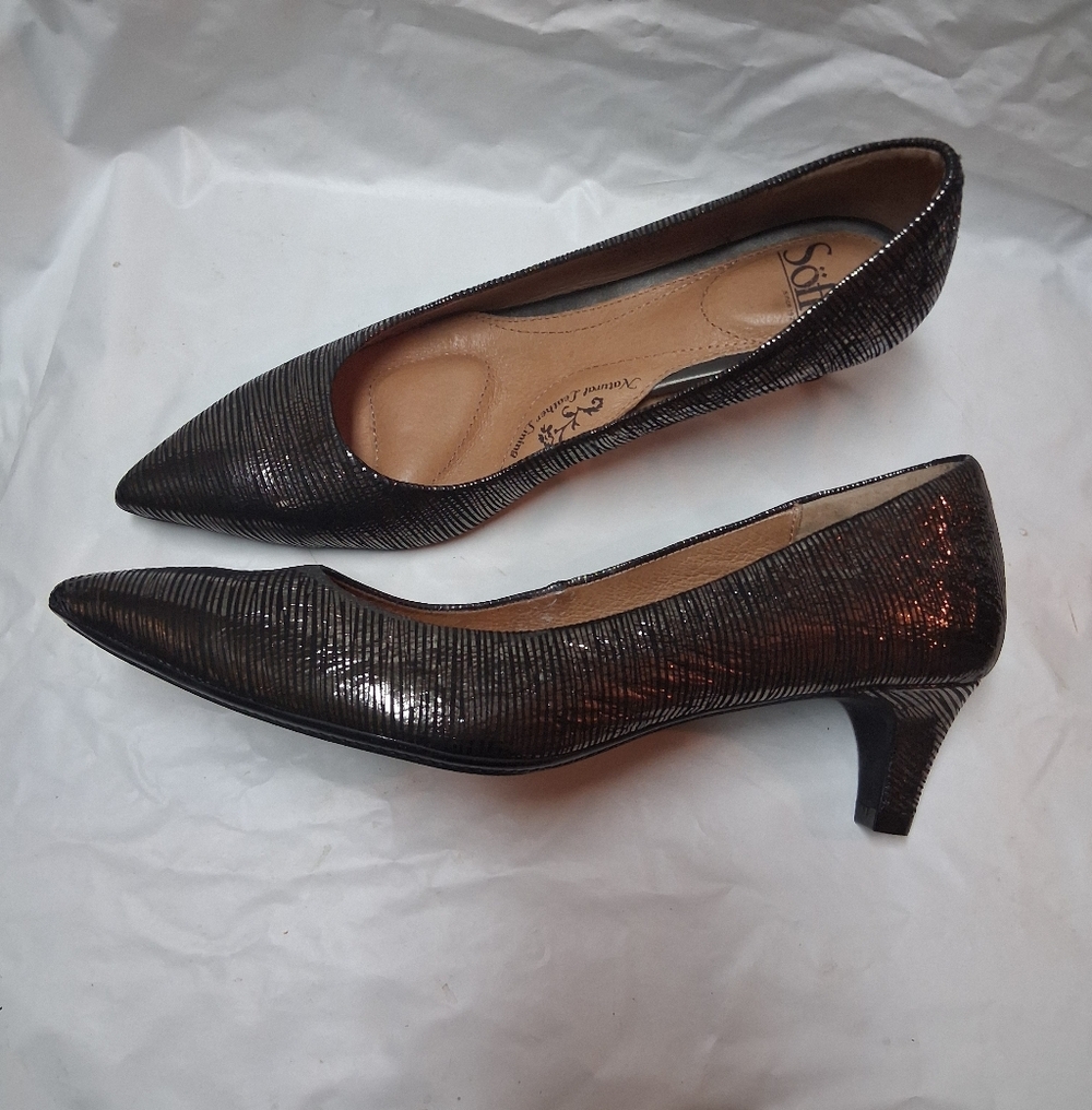 Sofft Black Shimmery Pointed-Toe Kitten Heels Size 9.5 NWOT